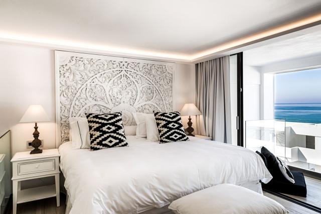 Abaton Collection Suite with Private Outdoor Jacuzzi
