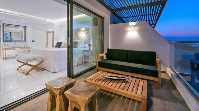 Deep Blu Guestroom Deluxe Sea View