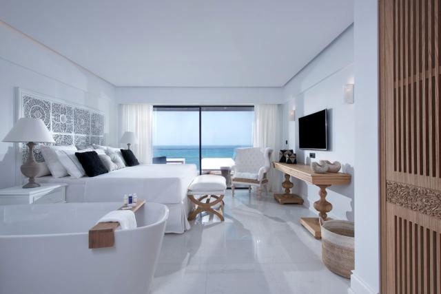 Loft Luxury Sea Front Guestroom with Private Pool