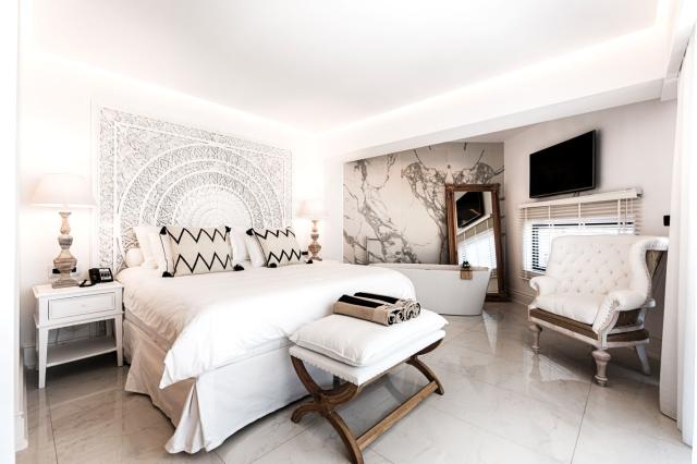 Island Honeymoon Sea Front Suite Pr.Pool & Outdoor Jacuzzi