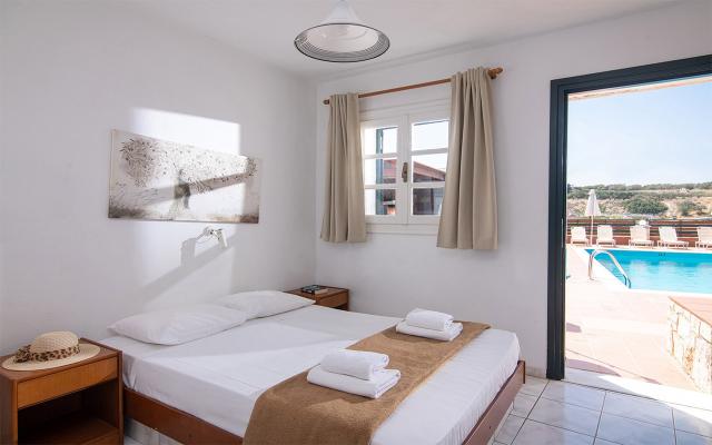 Studio with Garden or Pool View