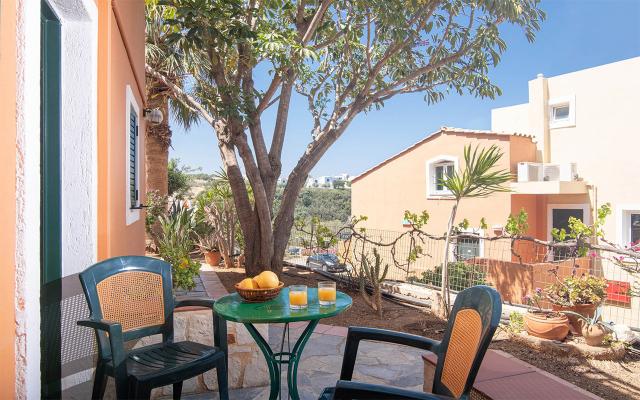 Triple Studio with Mountain or Garden View