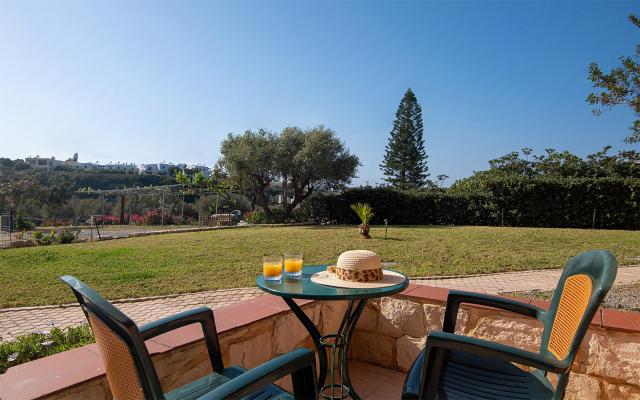 Triple Studio with Mountain or Garden View