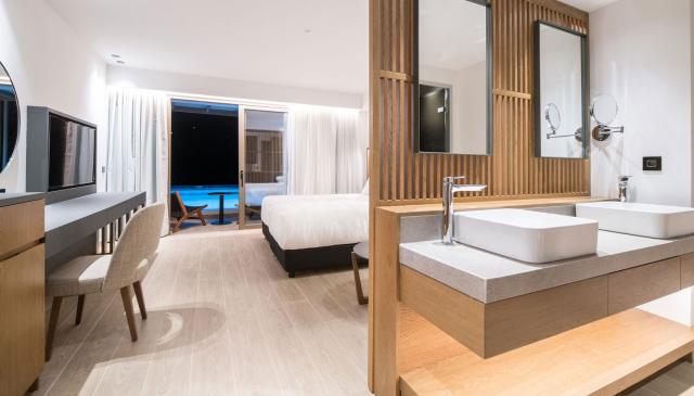 Dazzling Blue Sea View Plunge Pool