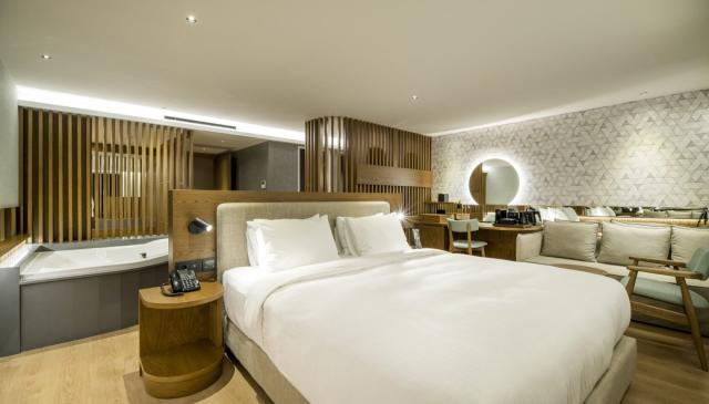 Dazzling Junior Suite Sea View Outdoor Hot Tub