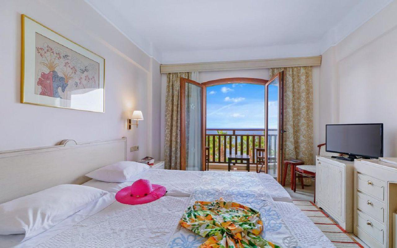 Double Room Mountain/Garden View