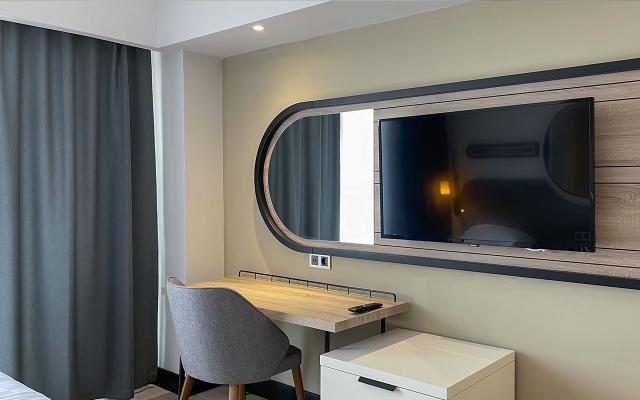 Economy Room
