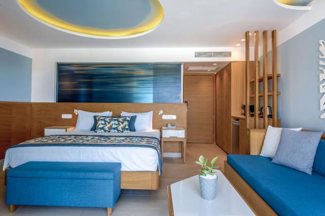 Double Room Pool or Sea View