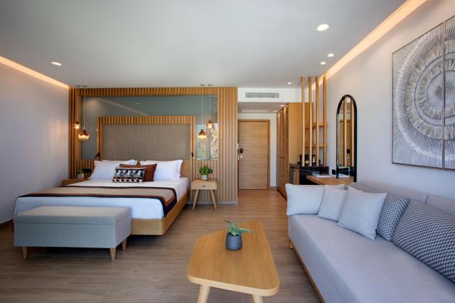 Deluxe Junior Suite with Individual Pool Beach Front