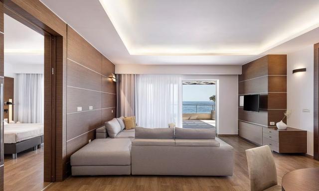 Imperial 2 Bedroom Suite Water Front Direct Sea View