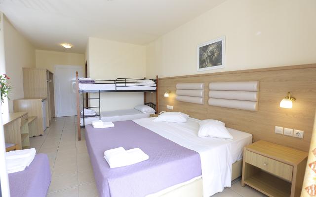 Room Quadruple Sea View