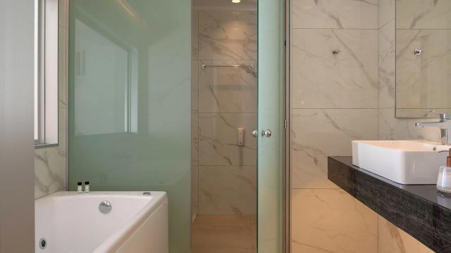 White Deluxe Suite Garden View