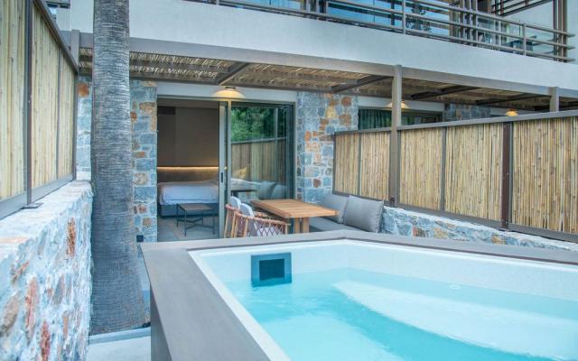 Classic Room Garden View with Outdoor Jacuzzi