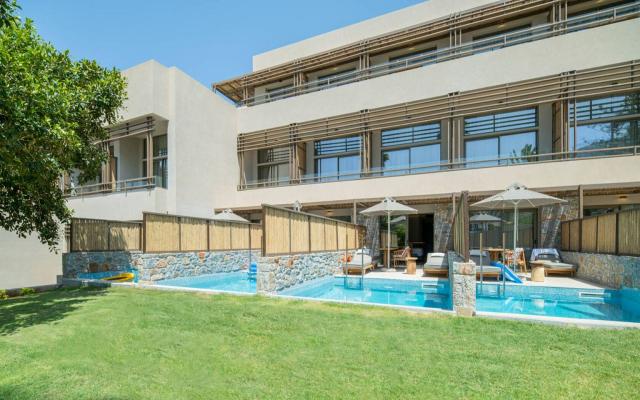 Family Room Garden View with Private Pool