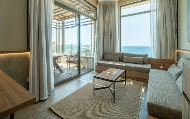 Signature Suite Sea View with Outdoor Jacuzzi