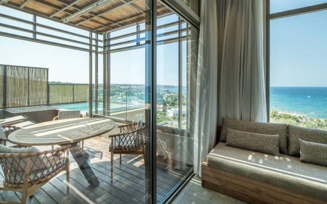 Signature Suite Sea View with Outdoor Jacuzzi