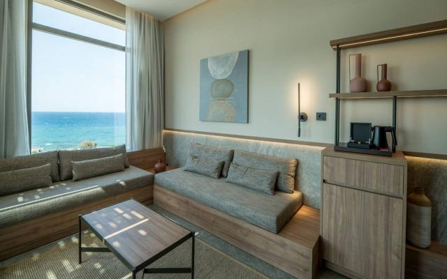 Signature Suite Sea View with Outdoor Jacuzzi
