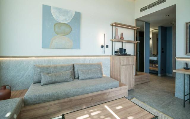 Signature Suite Sea View with Outdoor Jacuzzi