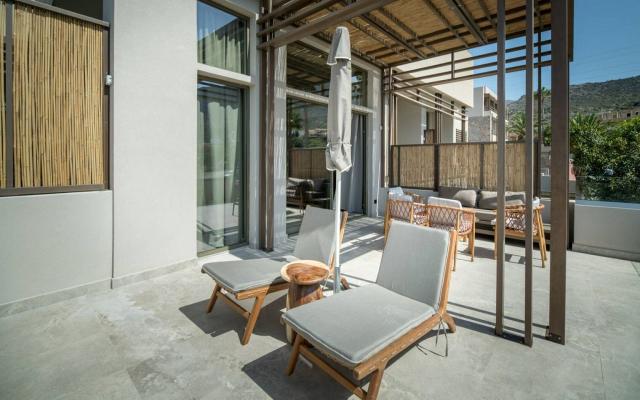 Petit Suite Sea View with Outdoor Jacuzzi