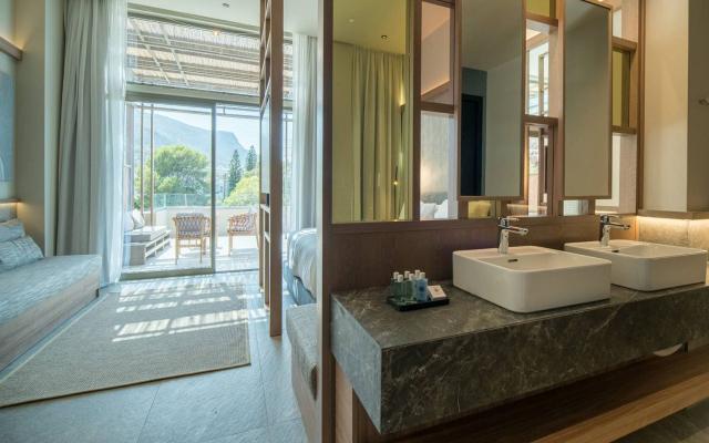 Petit Suite Sea View with Outdoor Jacuzzi