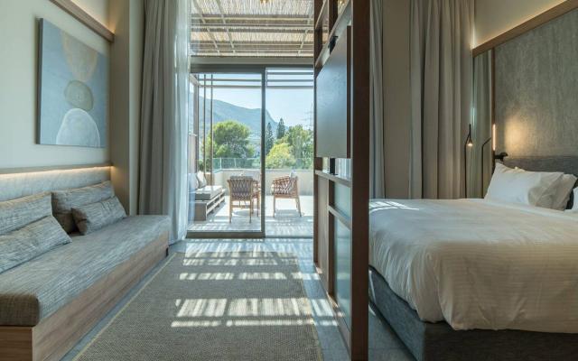 Petit Suite Sea View with Outdoor Jacuzzi