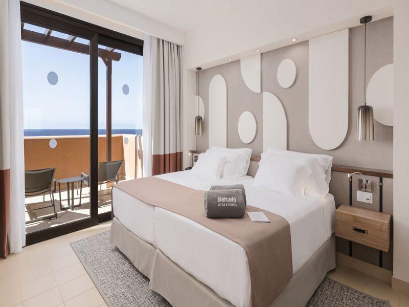 Deluxe Suite Sea View Front Main