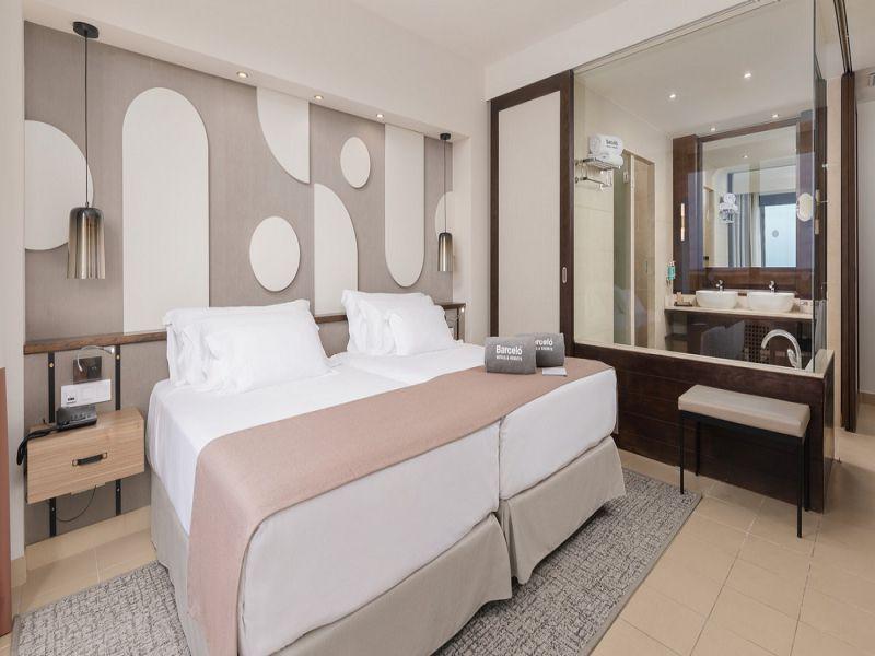 Deluxe Suite Sea View Front Main