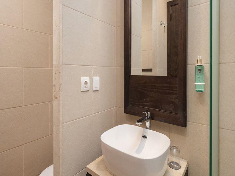 Deluxe Suite Sea View Front Main
