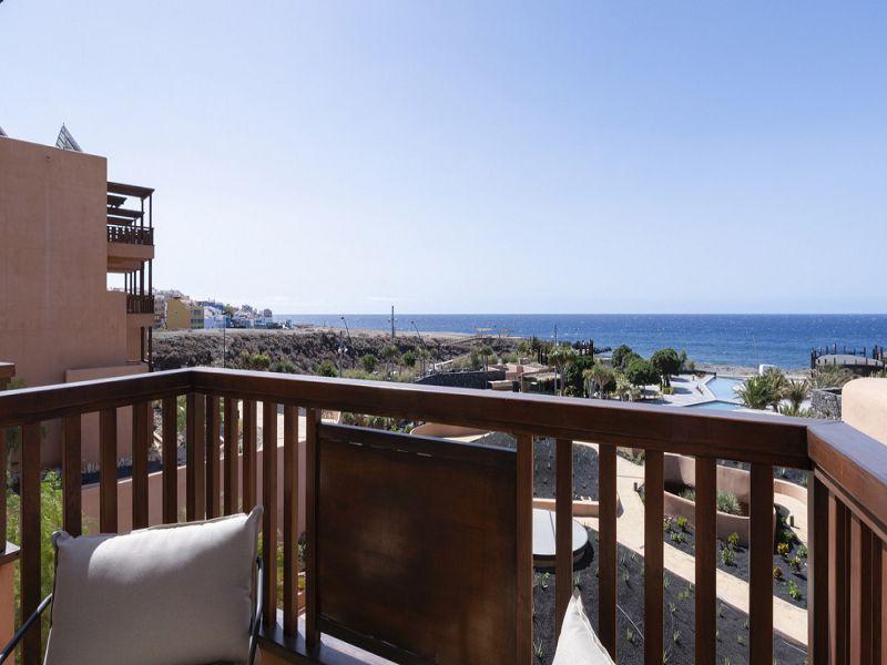 Deluxe Suite Sea View Front Main
