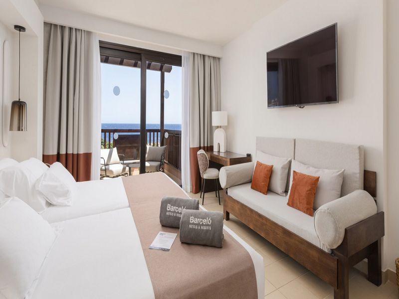 Deluxe Twin/Double Room Front Sea View - Balcony