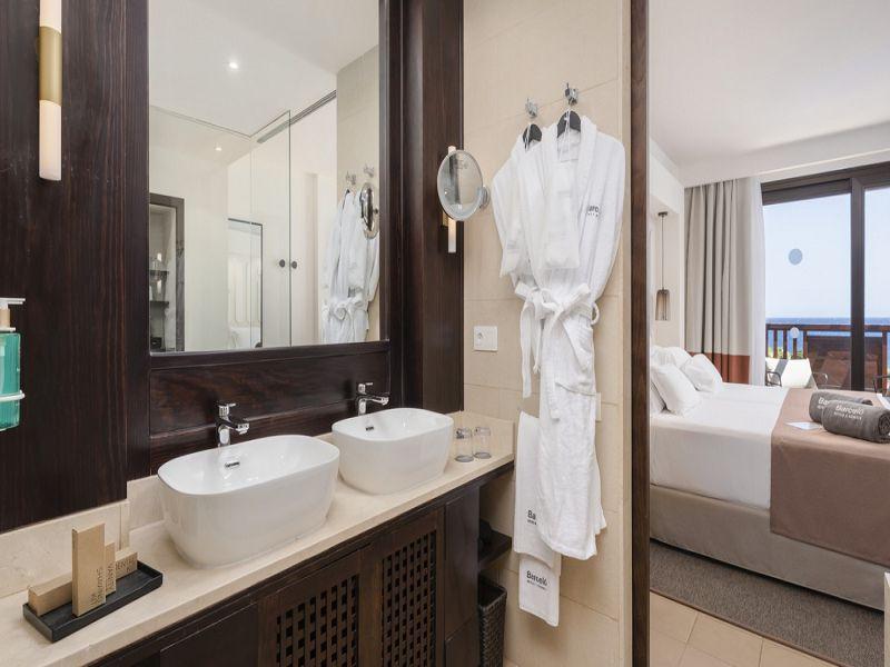 Deluxe Twin/Double Room Front Sea View - Balcony