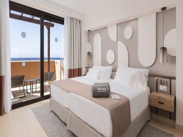 Deluxe Suite Sea View Front Main