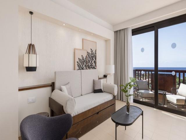 Deluxe Suite Sea View Front Main