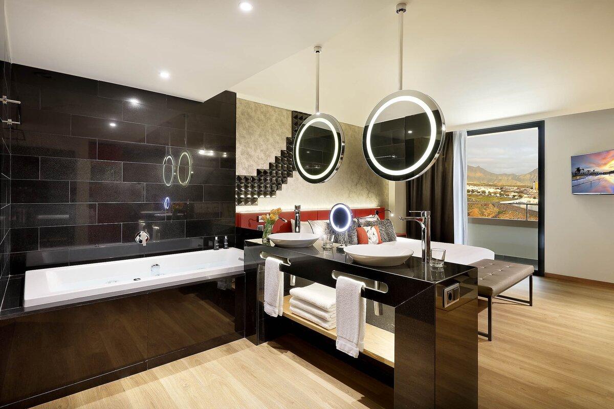 Studio Gold Suite