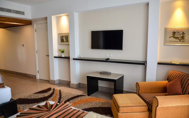 Family Two Connected Pool View Rooms