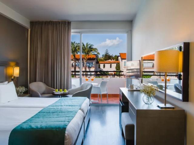 Superior Twin Room Inland View