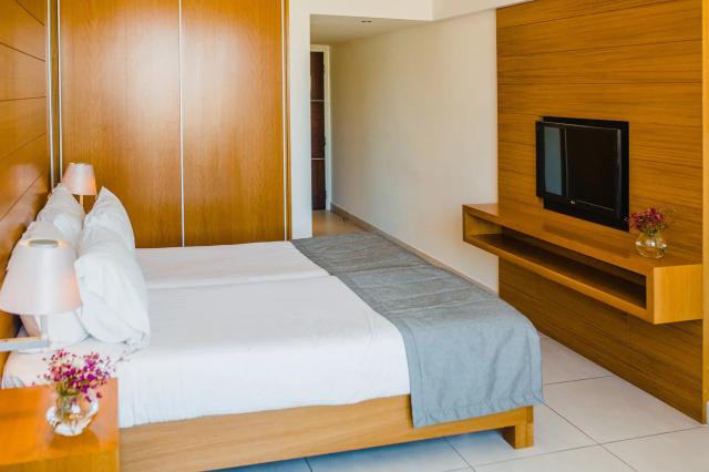 Superior Twin Room Inland View