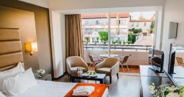 Deluxe Twin Room Pool View