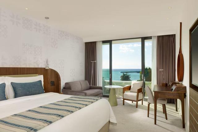 Deluxe Sea View King or Twin