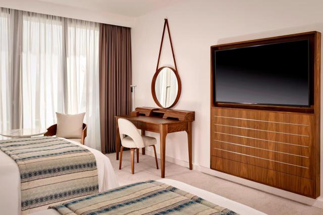 Deluxe Sea View King or Twin