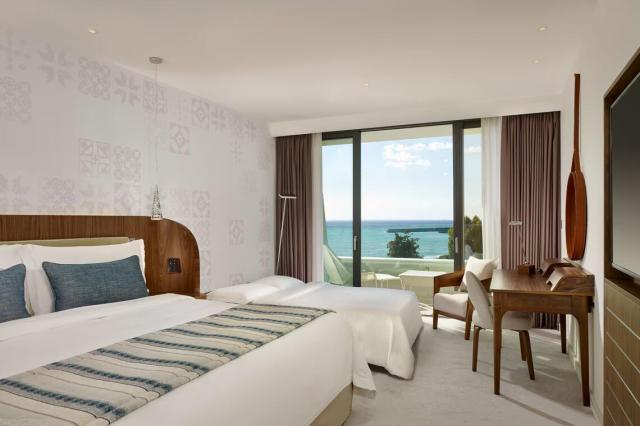 Deluxe Sea View King or Twin