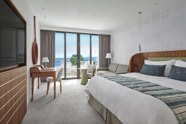 Deluxe Sea View King or Twin