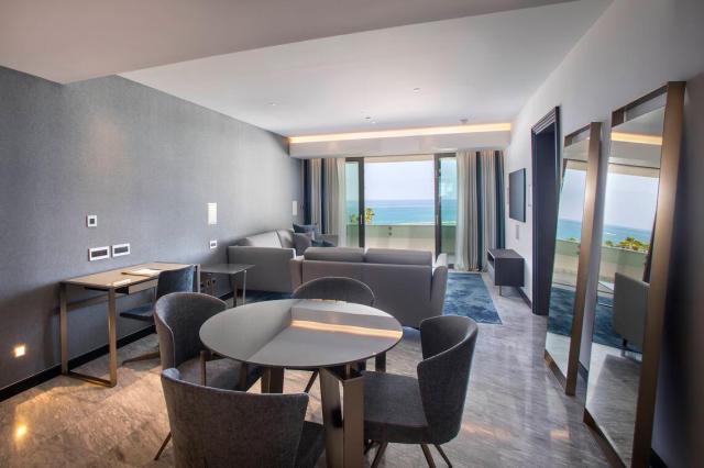 Lifestyle Suite, Sea View each with a Private Pool (Adults Only