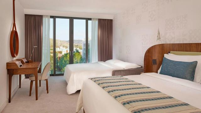 Superior Room Inland View King Bed