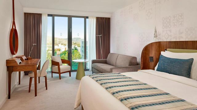 Superior Room Inland View King Bed