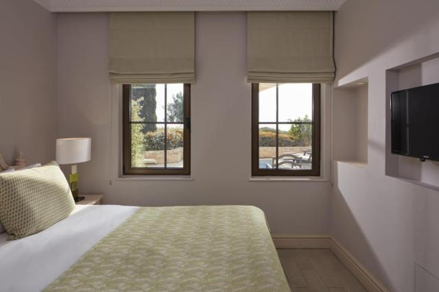 One Bedroom Family Room with Private Pool Golf & Sea View