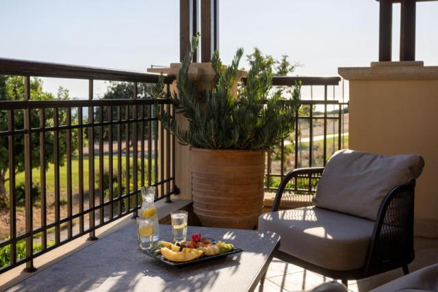 Family Suite with Private Pool Golf & Sea View