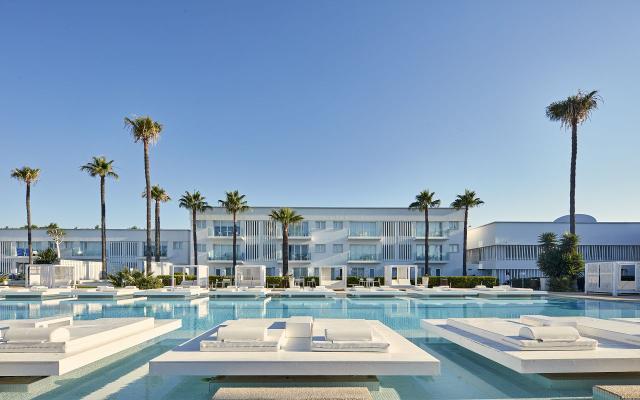 So White Boutique Suites