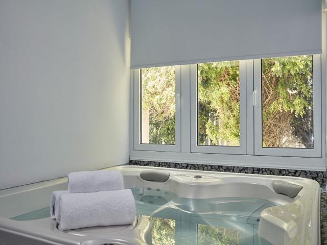 SPA One Bedroom Jacuzzi Pool View