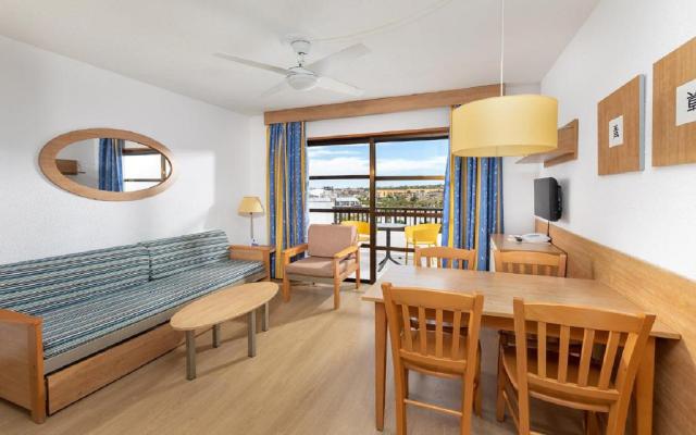 1 Room Apartment 1/4 Pax, Balcony Or Terrace